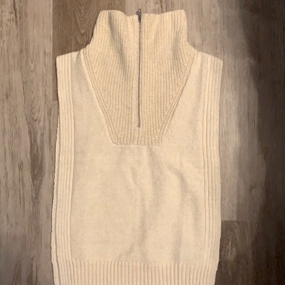 H&M Sweater Vest - Picture 1 of 3